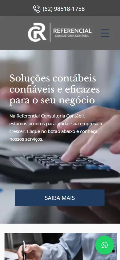 Site da Referencial Consultoria Contábil no celular, com telefone no topo e o botão “Saiba mais”.